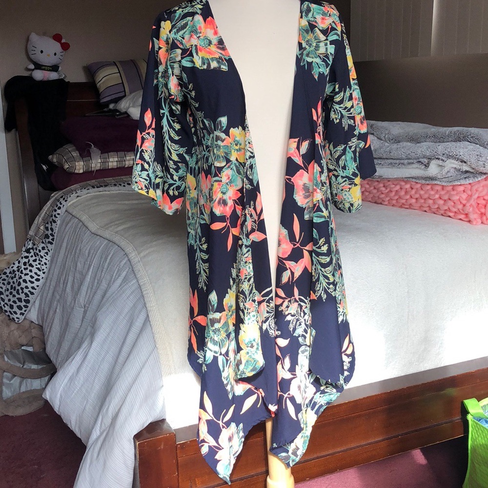 Love Culture - Shawl - Black - Floral - Small